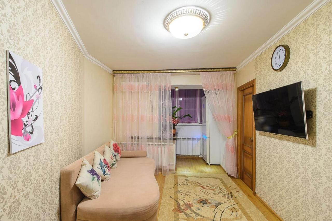 알마티 Золотой Квадрат Шевченко 75 아파트 외부 사진